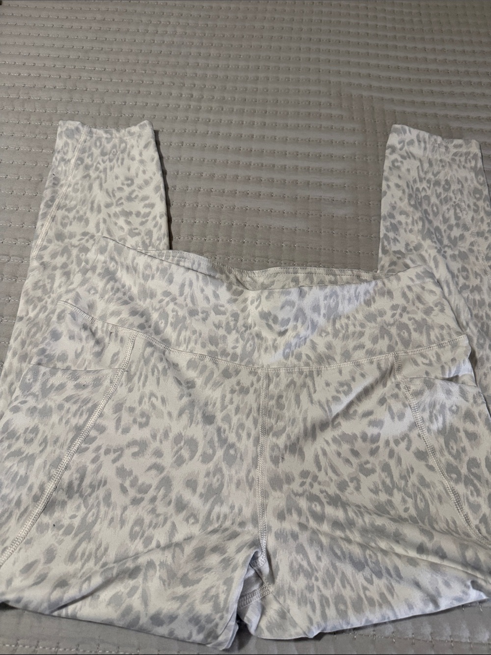 Women’s Jockey Light Gray Leopard Print High-Rise Leggings size Large